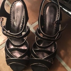 Used size 10 pumps lulu Townsend